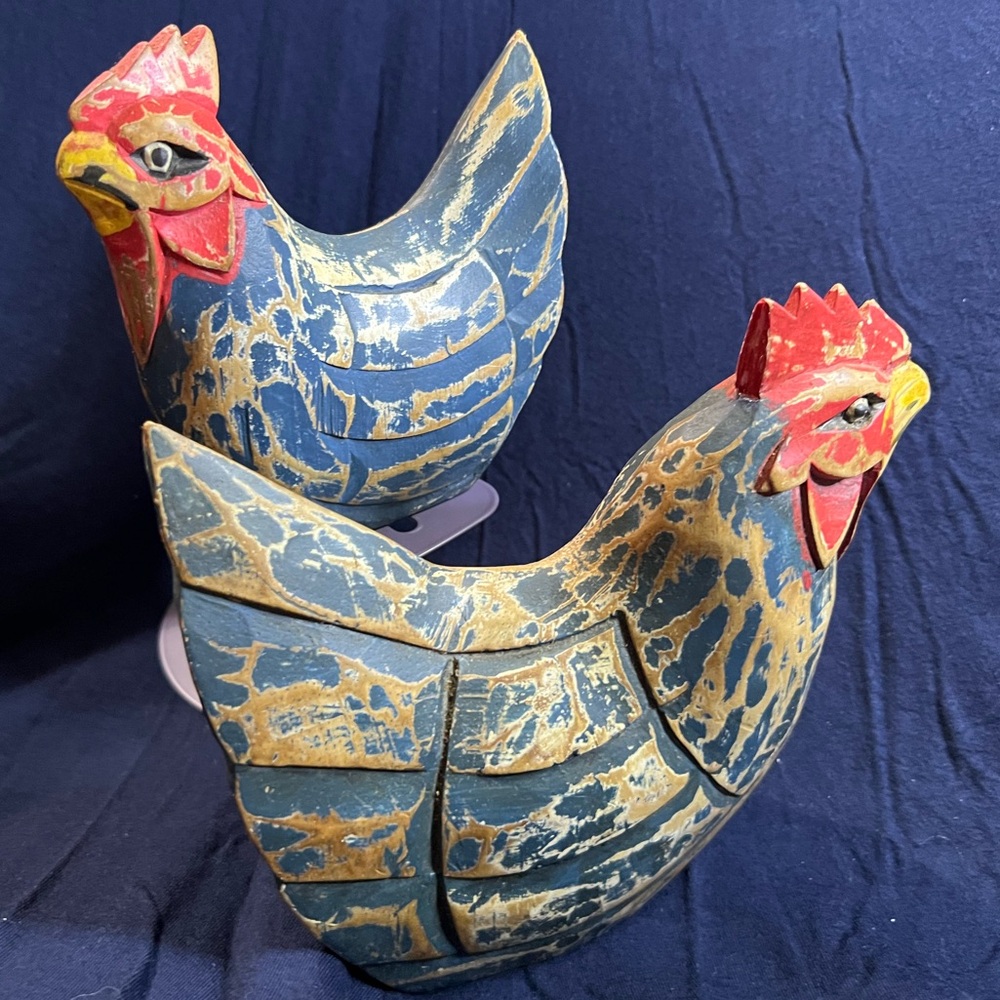 Pair of Vintage Hand Carved and Hand Painted Folk Art Roosters - Picture 2 of 16